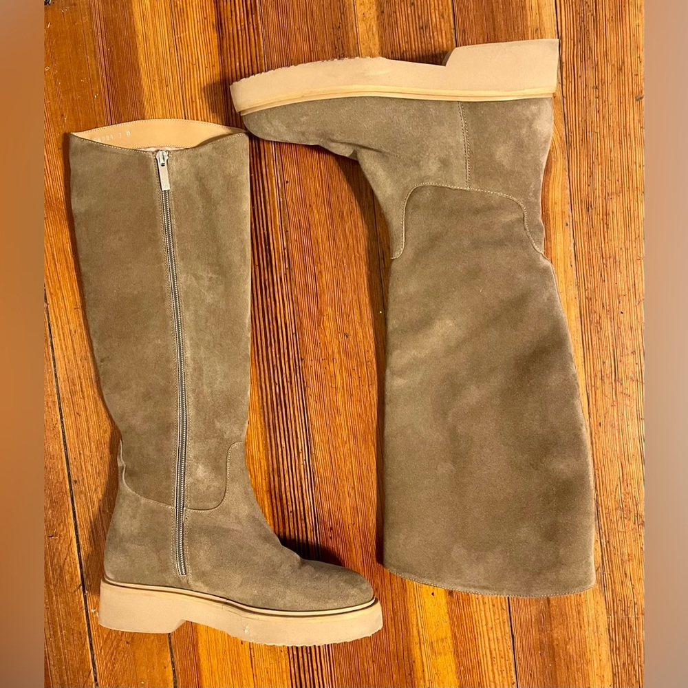 Aquatalia Milana suede weatherproof boots, size seven